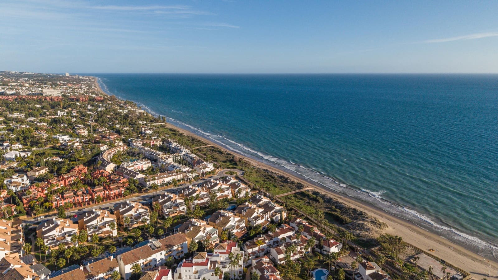 3 bedroom Apartment for sale in Bahia de Marbella with pool - € 1,300,000 (Ref: 9591564)