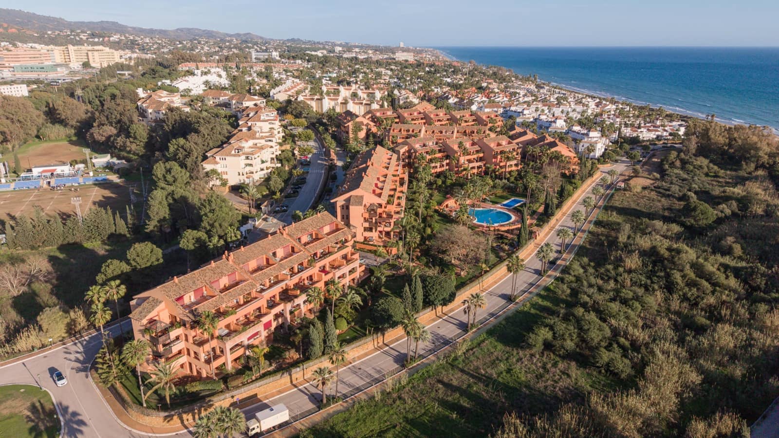 3 bedroom Apartment for sale in Bahia de Marbella with pool - € 1,300,000 (Ref: 9591564)
