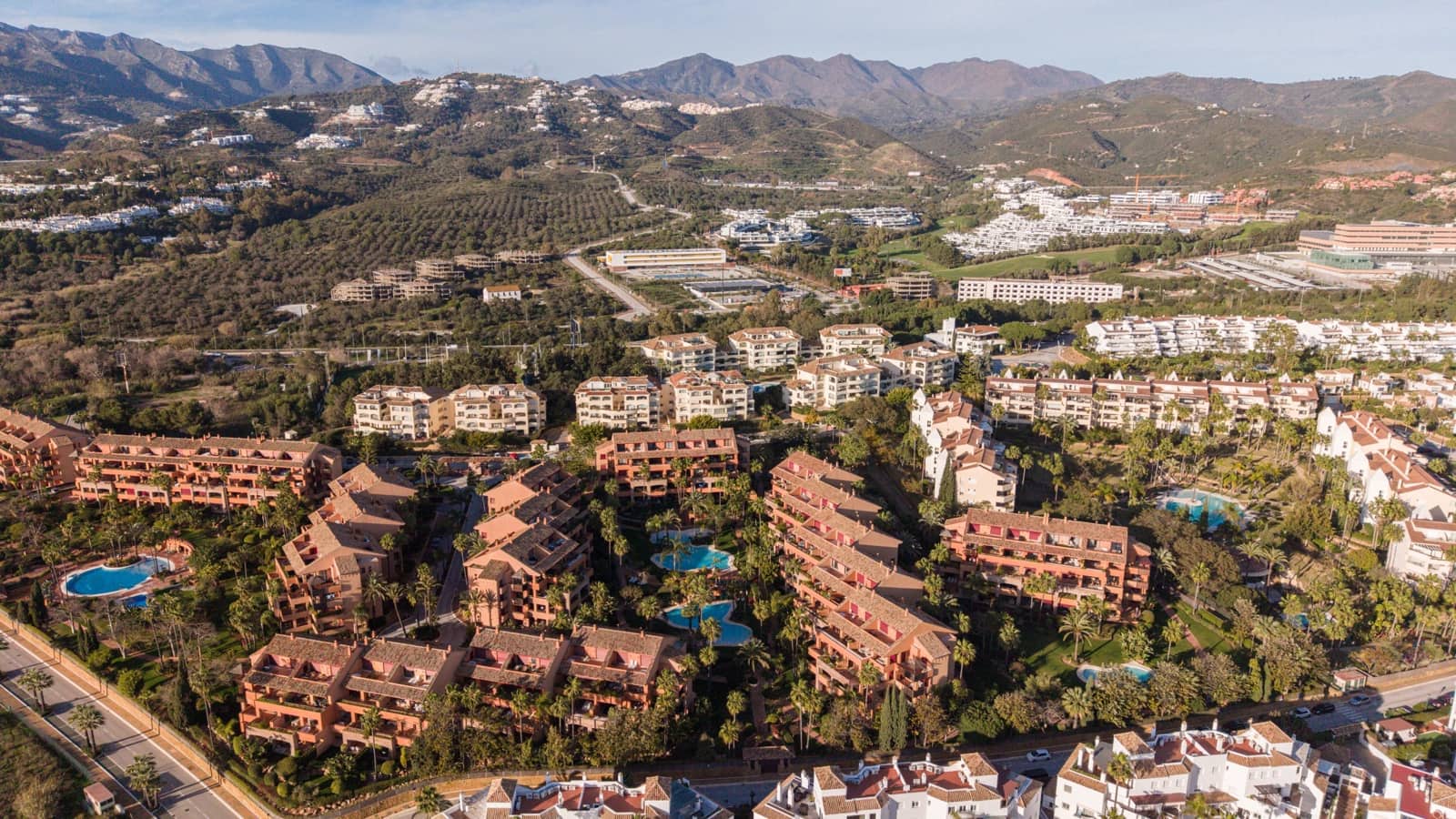 3 bedroom Apartment for sale in Bahia de Marbella with pool - € 1,300,000 (Ref: 9591564)