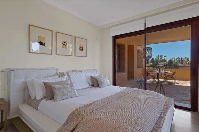 Apartamento de 3 habitaciones en Bahía de Marbella, Marbella en venta con piscina - 1.300.000 € (Ref: 9591564)