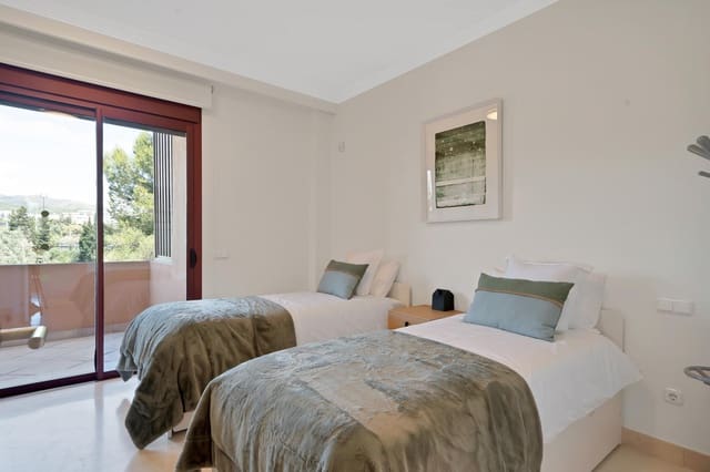 Apartamento de 3 habitaciones en Bahía de Marbella, Marbella en venta con piscina - 1.300.000 € (Ref: 9591564)