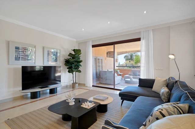 Apartamento de 3 habitaciones en Bahía de Marbella, Marbella en venta con piscina - 1.300.000 € (Ref: 9591564)