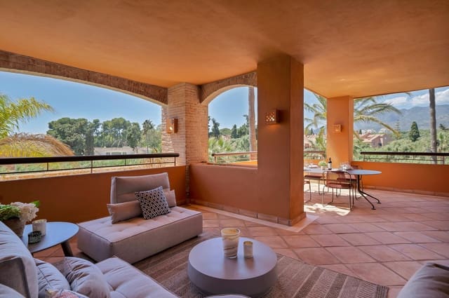 Apartamento de 3 habitaciones en Bahía de Marbella, Marbella en venta con piscina - 1.300.000 € (Ref: 9591564)