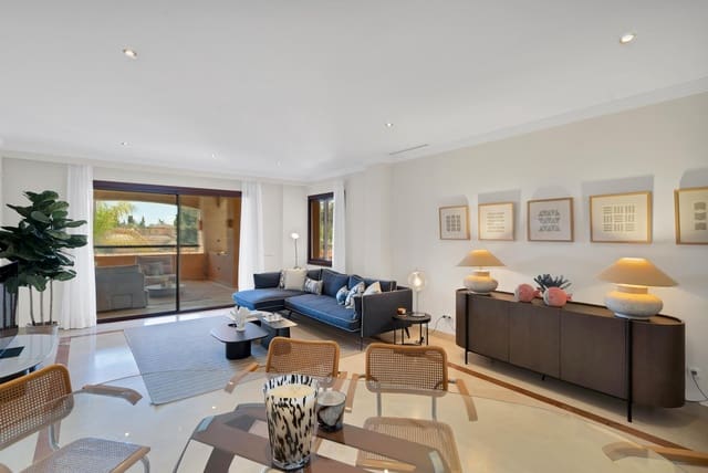 3 soveværelse Lejlighed til salg i Bahía de Marbella, Marbella med swimmingpool - € 1.300.000 (Ref: 9591564)