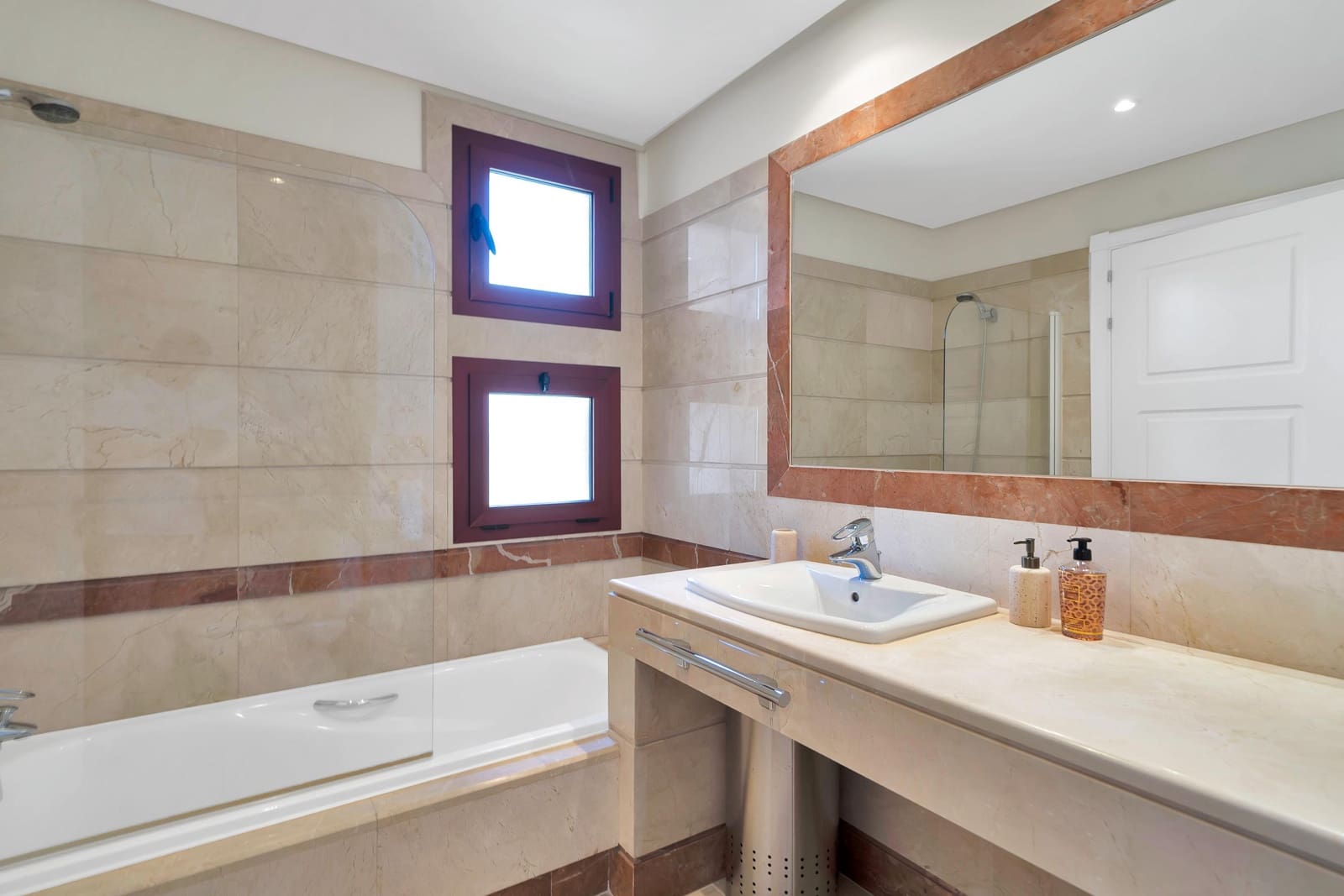 3 soveværelse Lejlighed til salg i Bahia de Marbella med swimmingpool - € 1.300.000 (Ref: 9591564)
