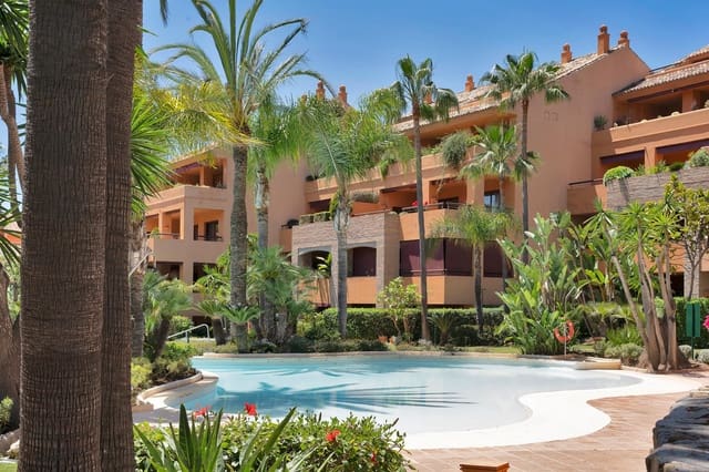 3 soveværelse Lejlighed til salg i Bahía de Marbella, Marbella med swimmingpool - € 1.300.000 (Ref: 9591564)