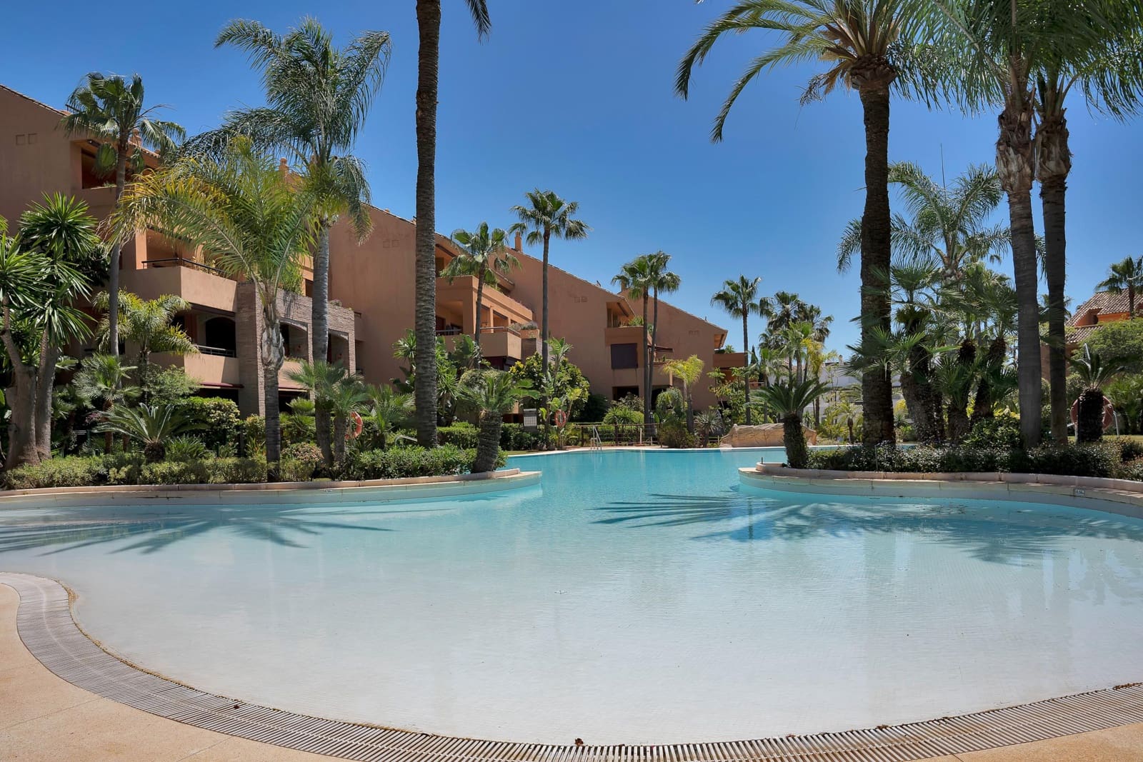 3 soveværelse Lejlighed til salg i Bahia de Marbella med swimmingpool - € 1.300.000 (Ref: 9591564)