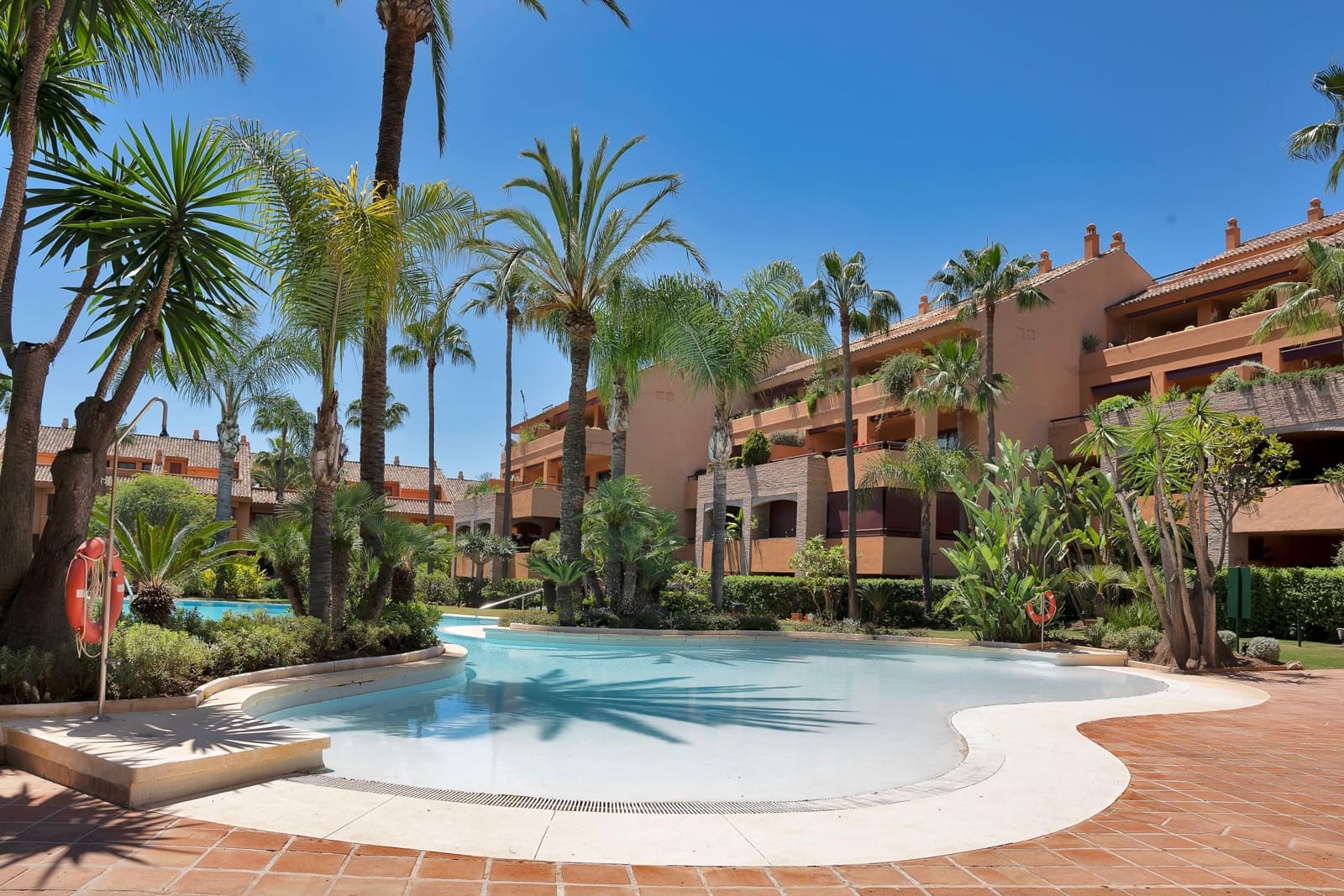 3 soveværelse Lejlighed til salg i Bahia de Marbella med swimmingpool - € 1.300.000 (Ref: 9591564)