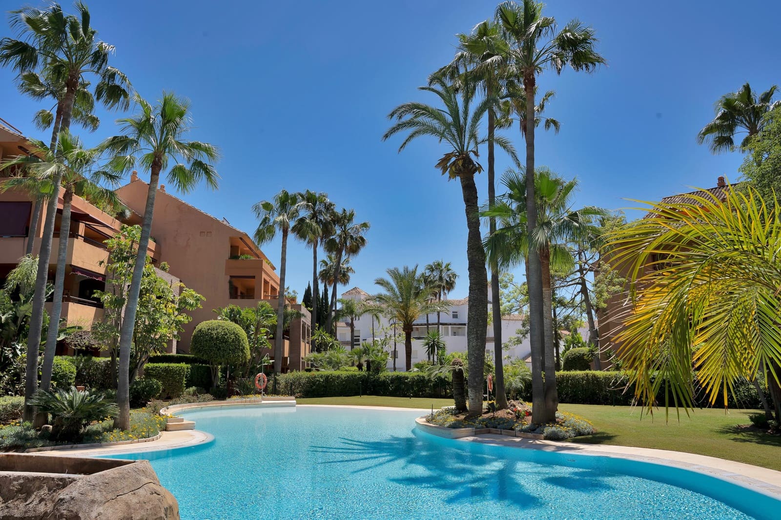 3 soveværelse Lejlighed til salg i Bahia de Marbella med swimmingpool - € 1.300.000 (Ref: 9591564)