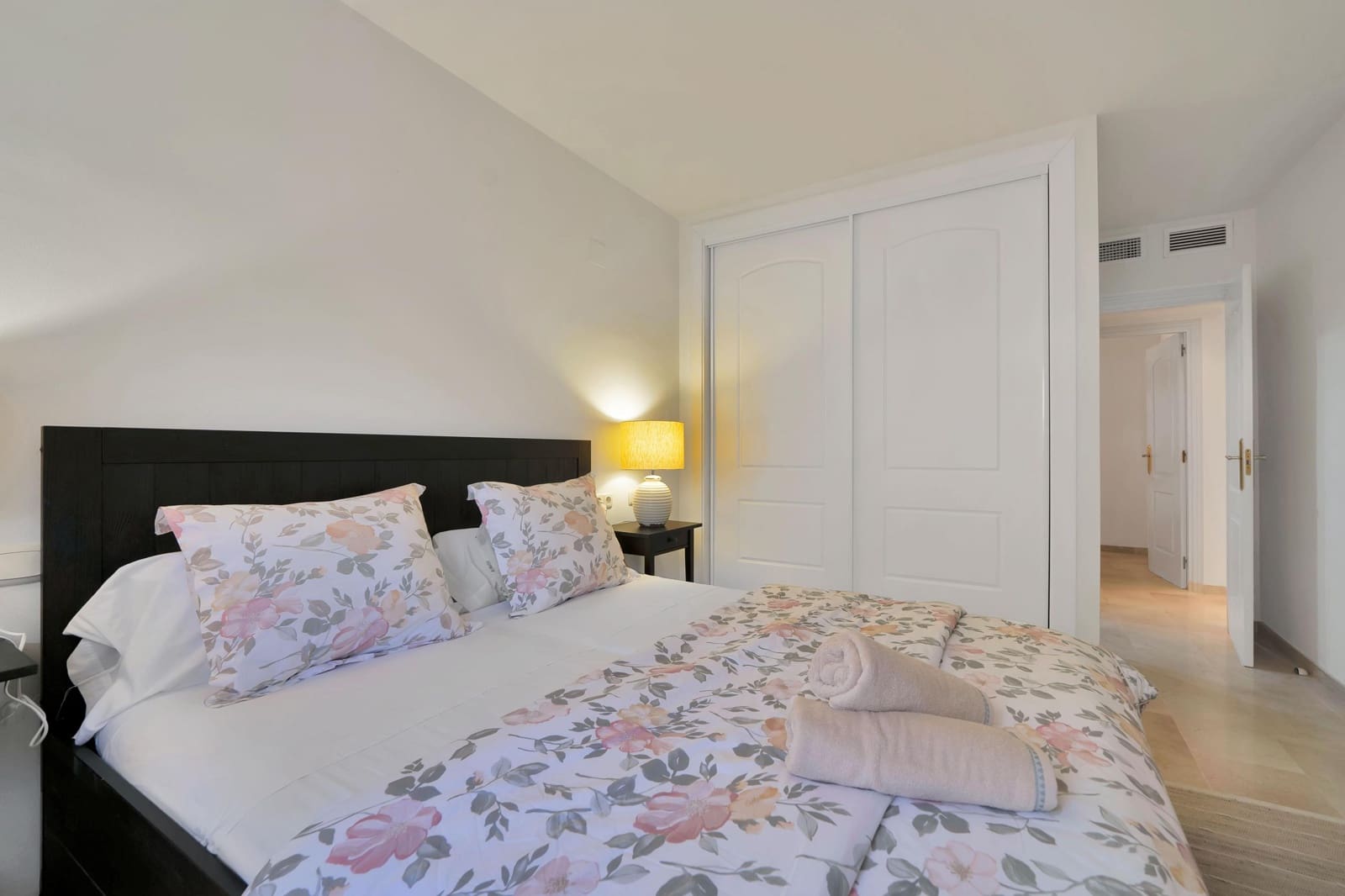 2 bedroom Apartment for rent in Marbella with pool garage - € 1,950 (Ref: 9591565)