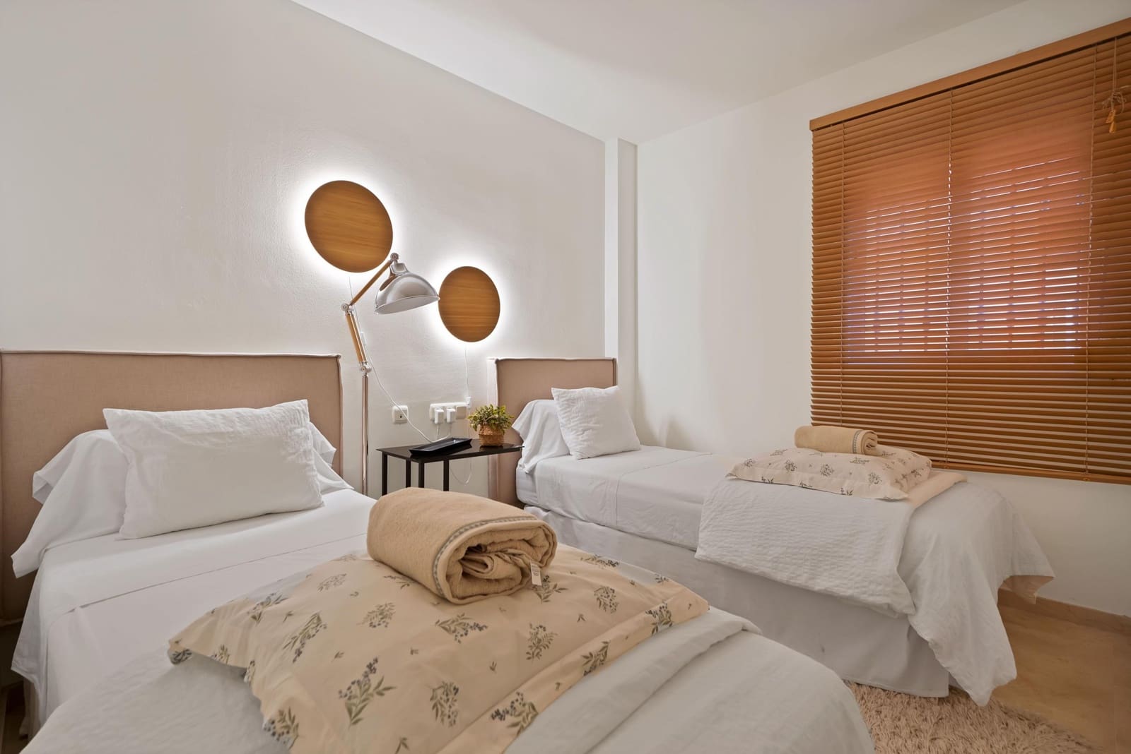 2 bedroom Apartment for rent in Marbella with pool garage - € 1,950 (Ref: 9591565)