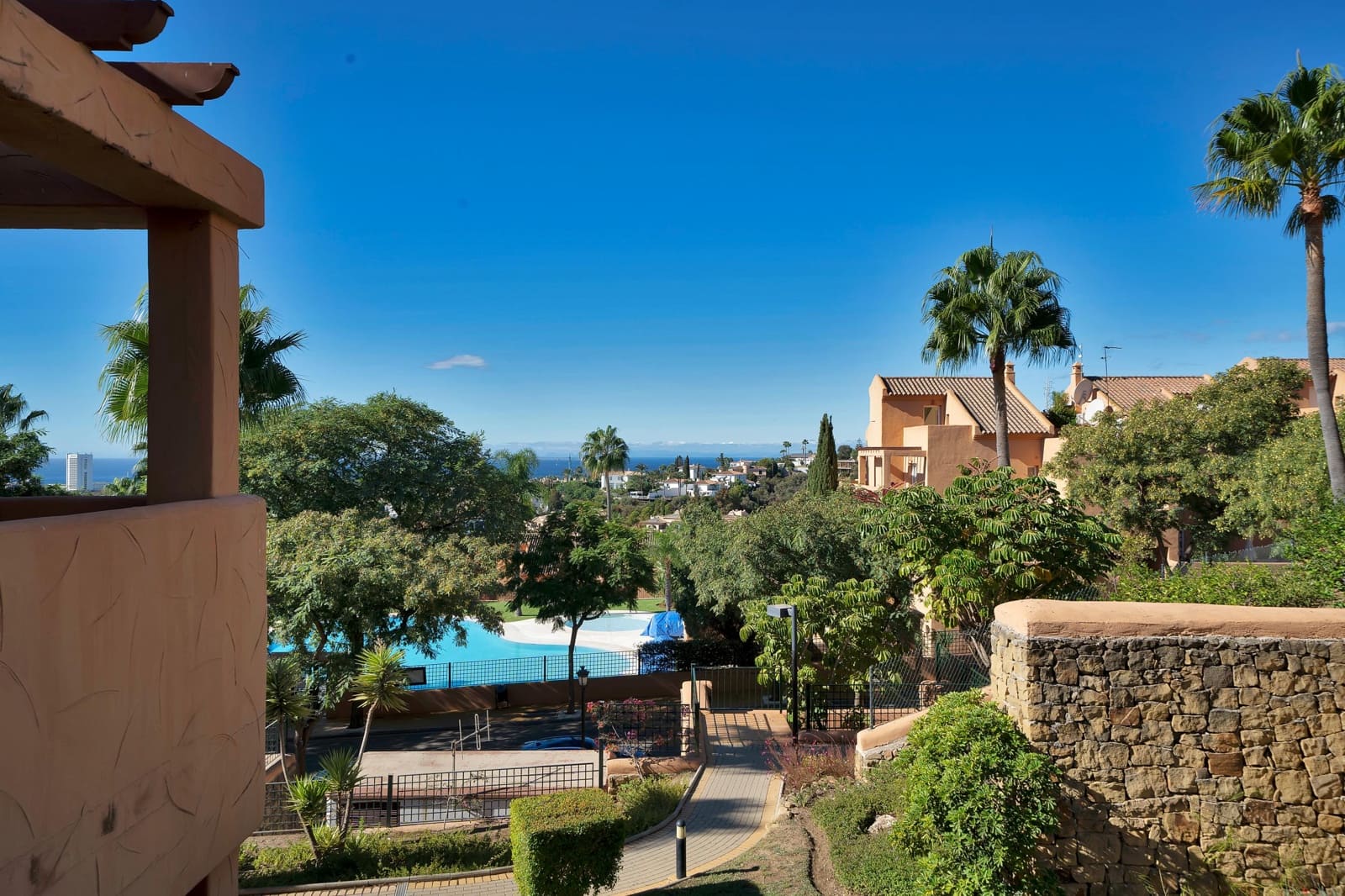 2 bedroom Apartment for rent in Marbella with pool garage - € 1,950 (Ref: 9591565)