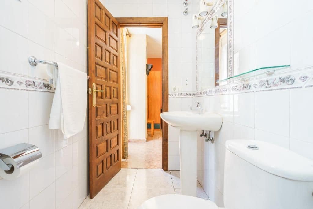 12 bedroom Hotel for sale in Ronda - € 1,468,000 (Ref: 9616077)