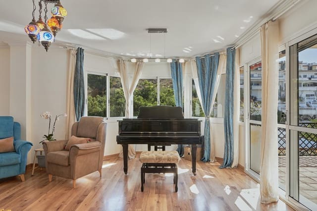 3 slaapkamer Halfvrijstaande villa te koop in Benalmádena - € 640.000 (Ref: 9619507)