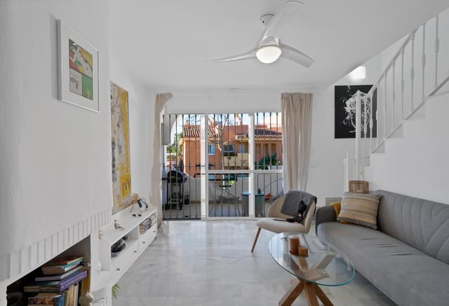 2 sypialnia Dom szeregowy na sprzedaż w La Reserva, Marbella z basenem - 329 000 € (Ref: 9627819)