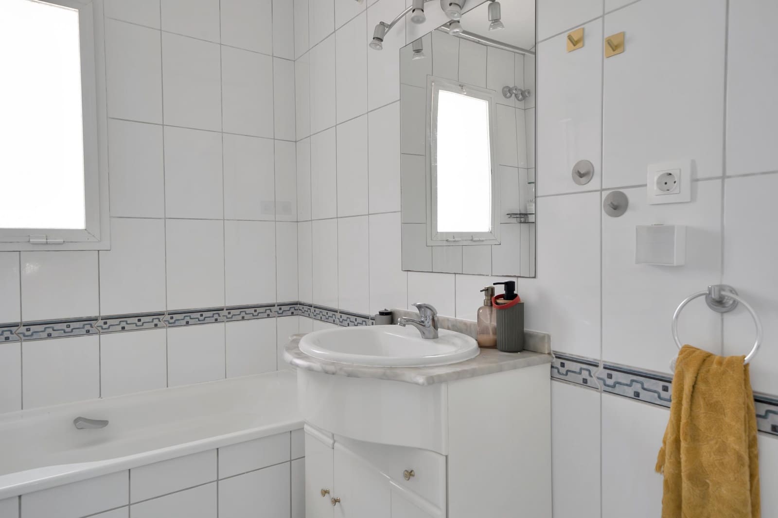2 quarto Moradia em Banda para venda em La Reserva com piscina - 329 000 € (Ref: 9627819)