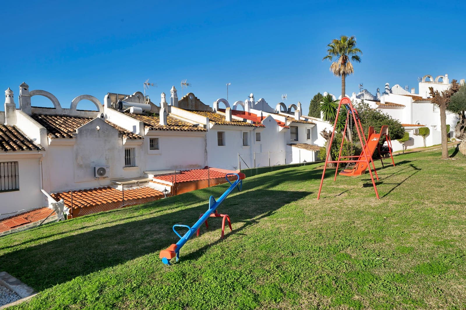 2 quarto Moradia em Banda para venda em La Reserva com piscina - 329 000 € (Ref: 9627819)
