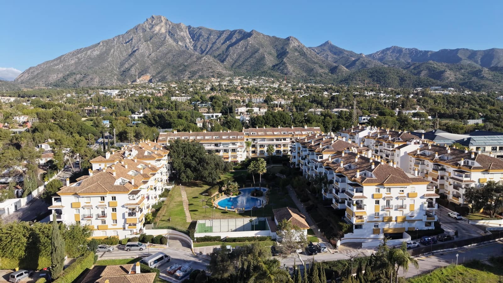 Apartamento de 3 habitaciones en Marbella en venta con piscina - 595.000 € (Ref: 9627820)