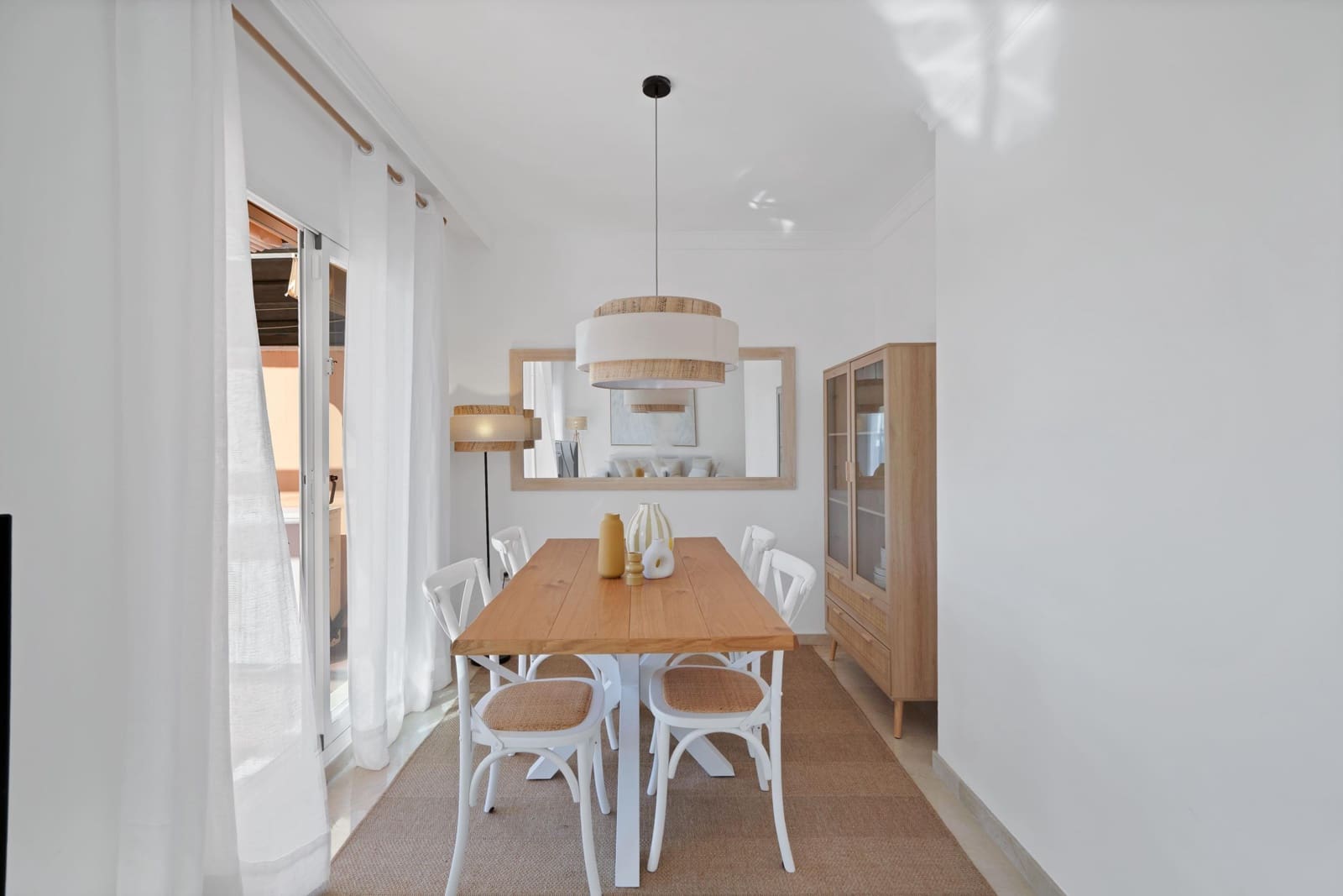 2 slaapkamer Appartement te huur in Marbella met zwembad - € 2.300 (Ref: 9637796)