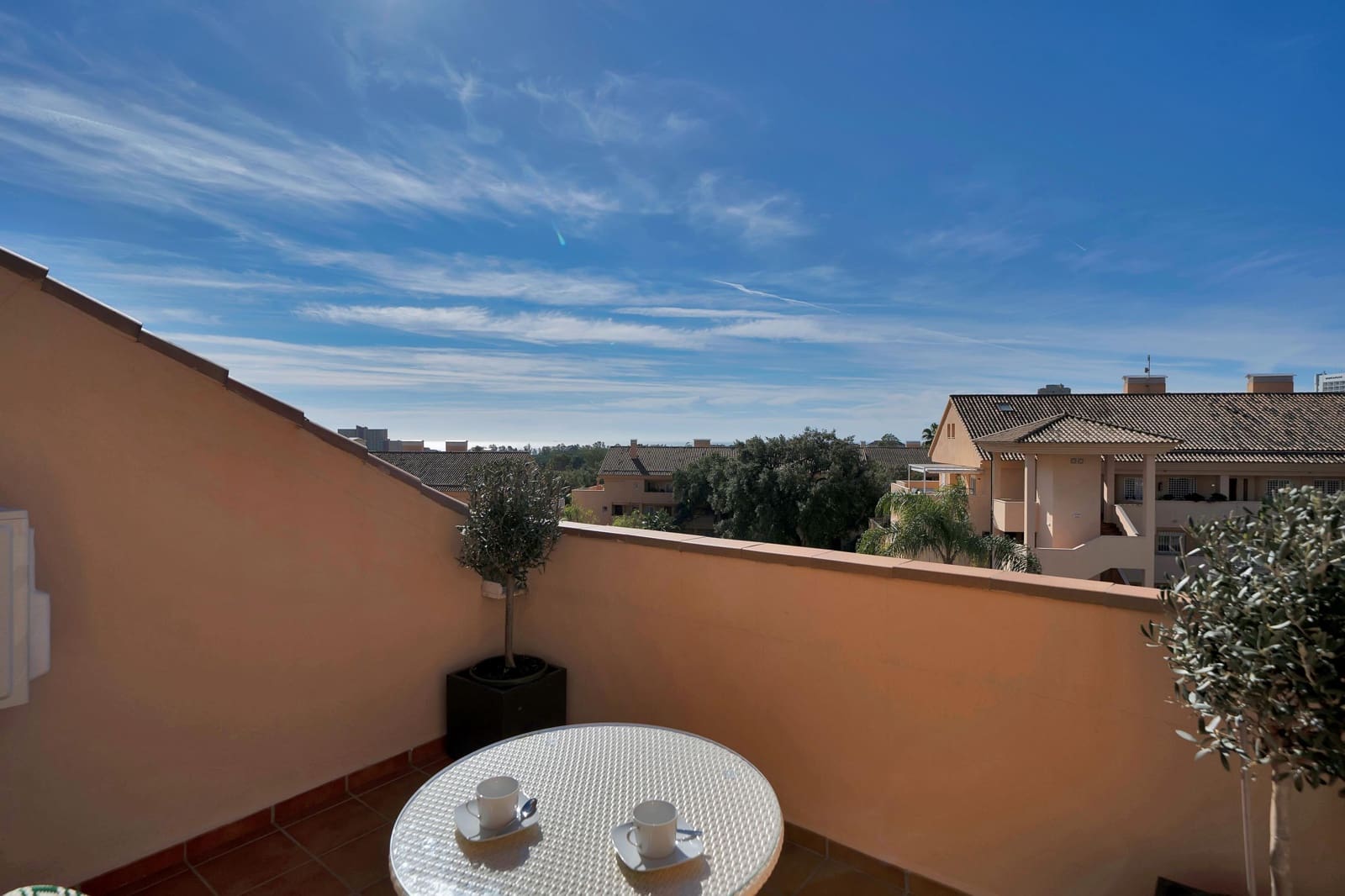 2 slaapkamer Appartement te huur in Marbella met zwembad - € 2.300 (Ref: 9637796)