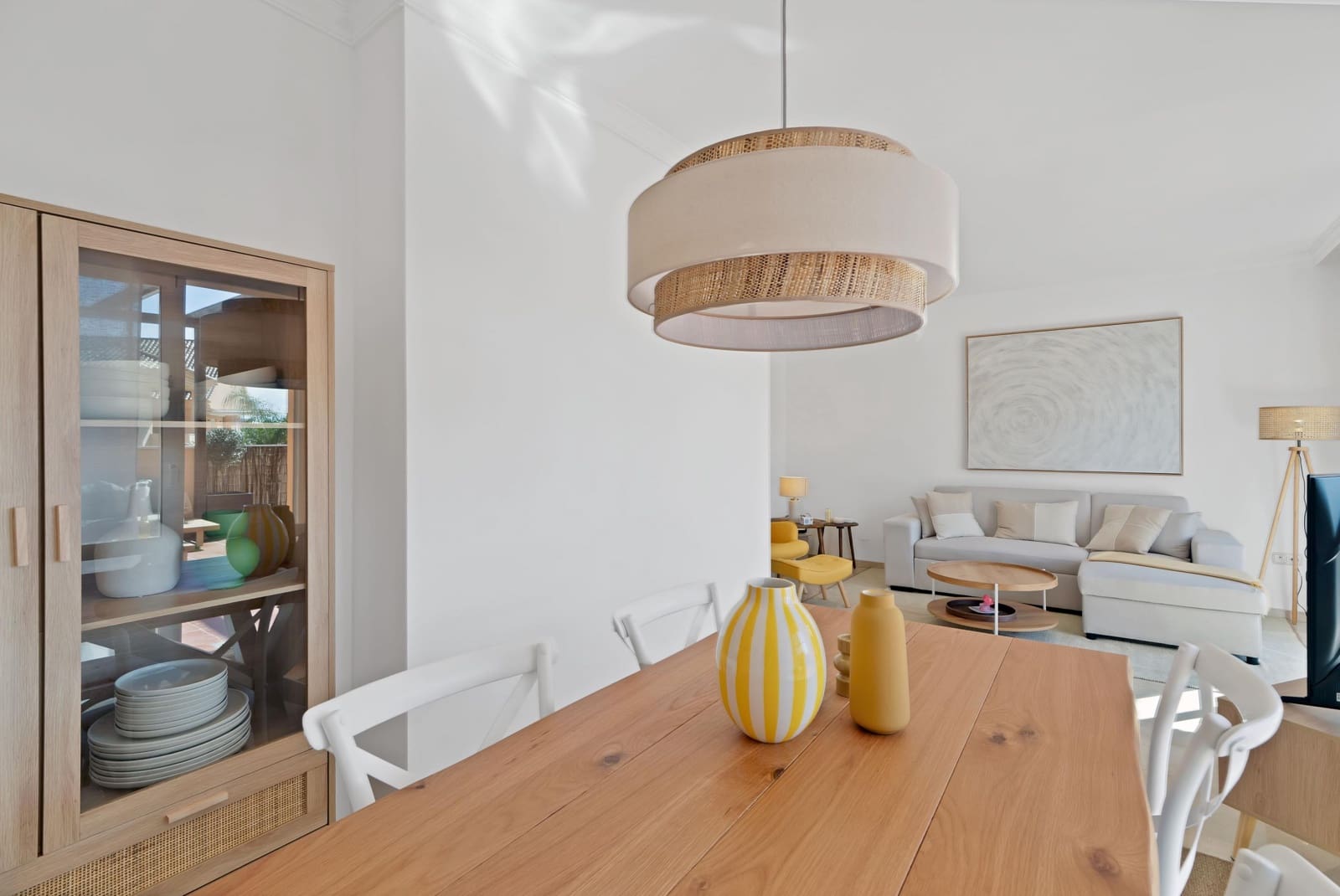 2 soverom Leilighet til leie i Marbella med svømmebasseng garasje - € 2 300 (Ref: 9637796)