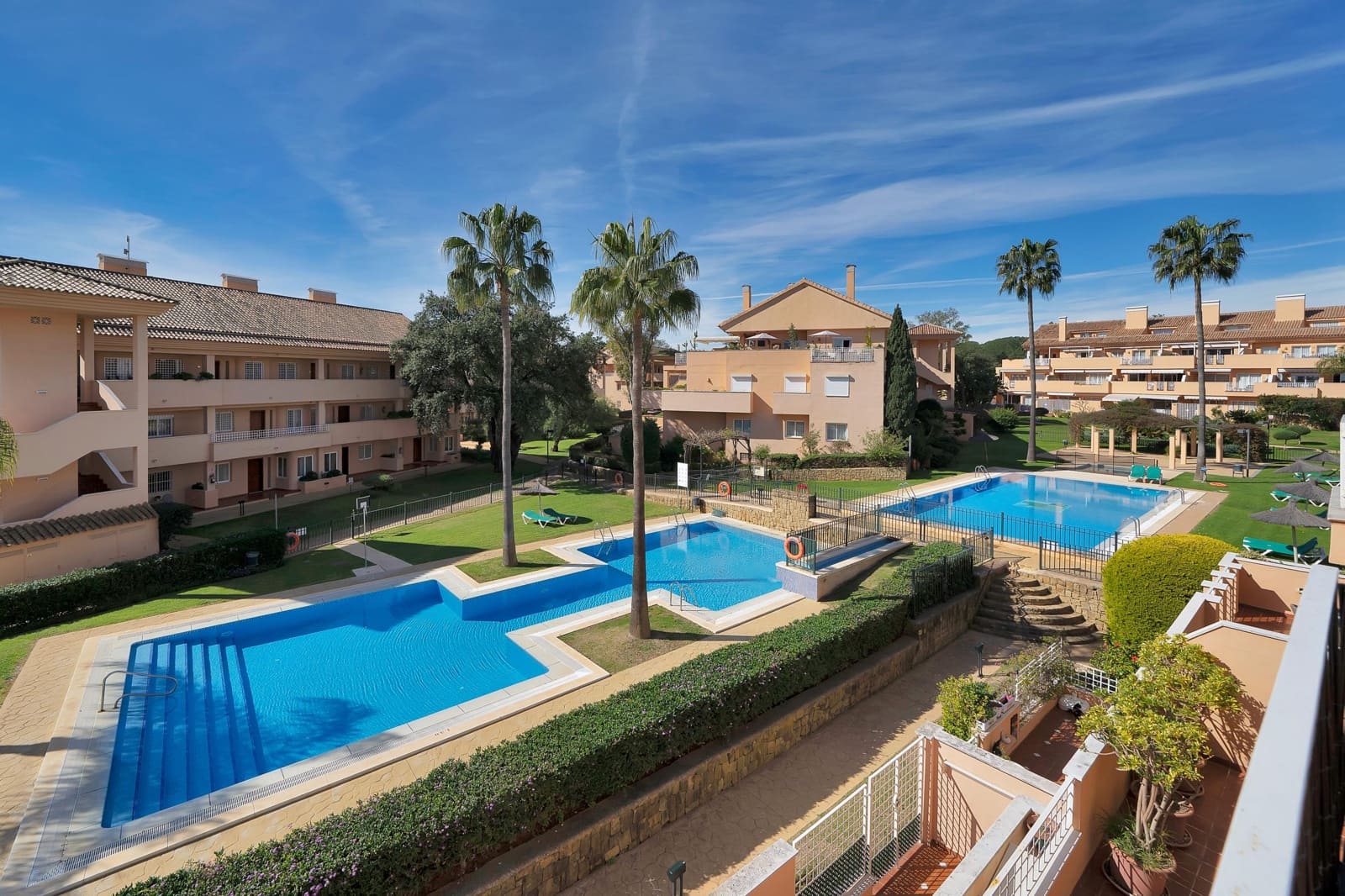 2 soverom Leilighet til leie i Marbella med svømmebasseng garasje - € 2 300 (Ref: 9637796)