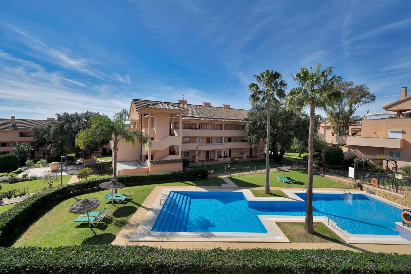 2 soverom Leilighet til leie i Marbella med svømmebasseng garasje - € 2 300 (Ref: 9637796)