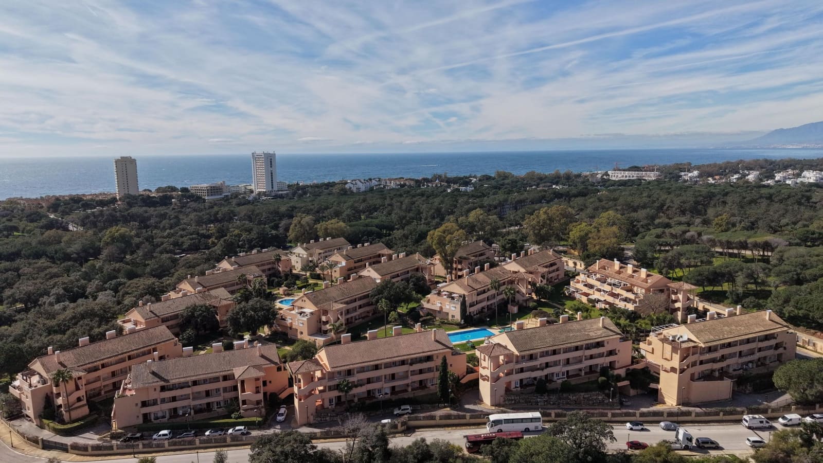 2 soverom Leilighet til leie i Marbella med svømmebasseng garasje - € 2 300 (Ref: 9637796)