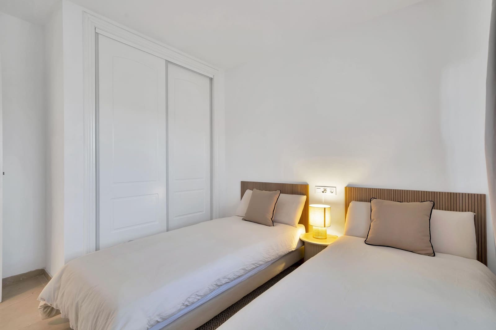 2 soveværelse Lejlighed til leje i Marbella med swimmingpool garage - € 2.300 (Ref: 9637796)