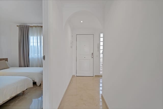 2 makuuhuone Huoneisto vuokrattavana paikassa Marbella mukana uima-altaan 
autotalli - 2 300 € (Ref: 9637796)