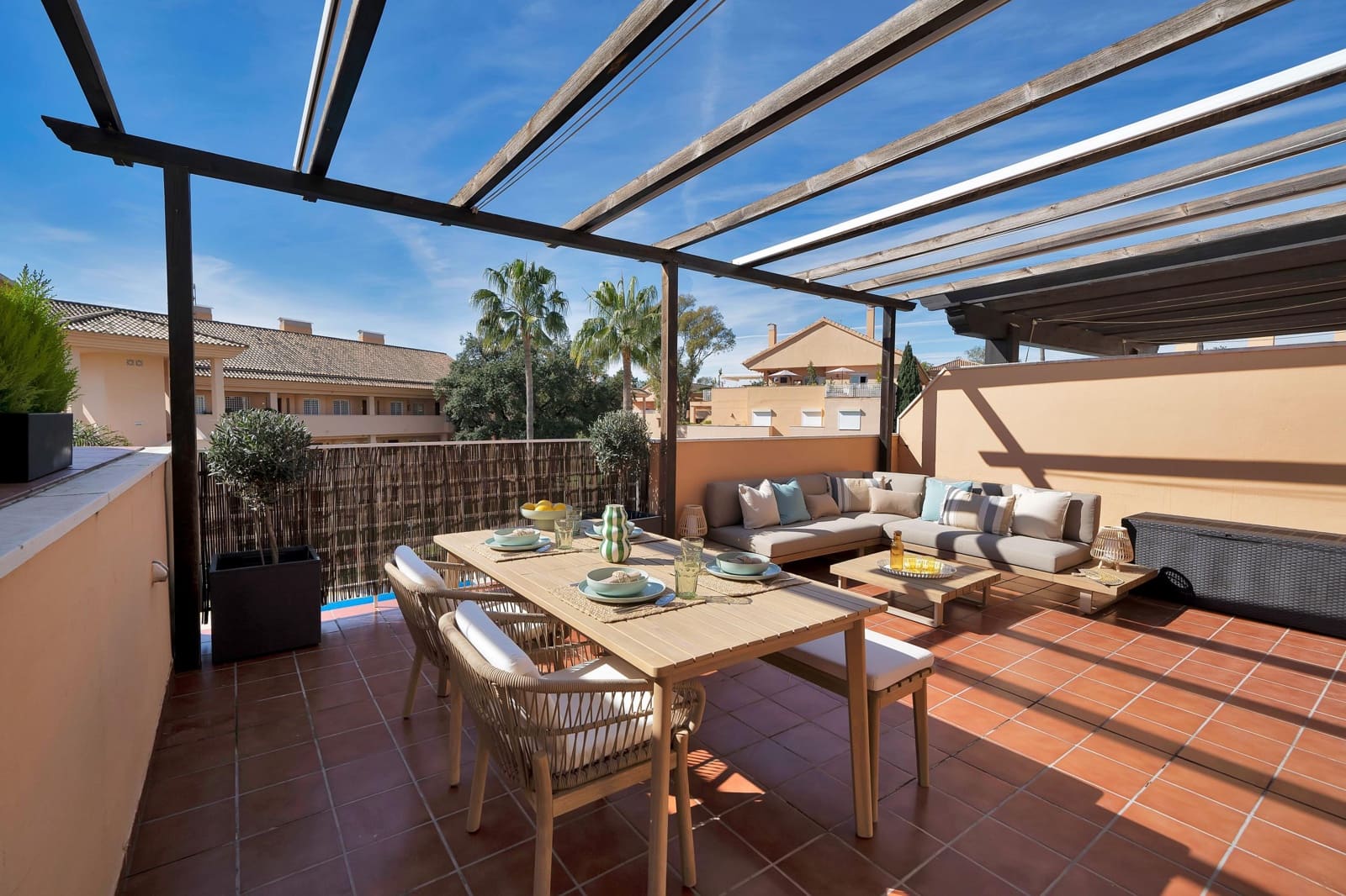 2 soveværelse Lejlighed til leje i Marbella med swimmingpool garage - € 2.300 (Ref: 9637796)
