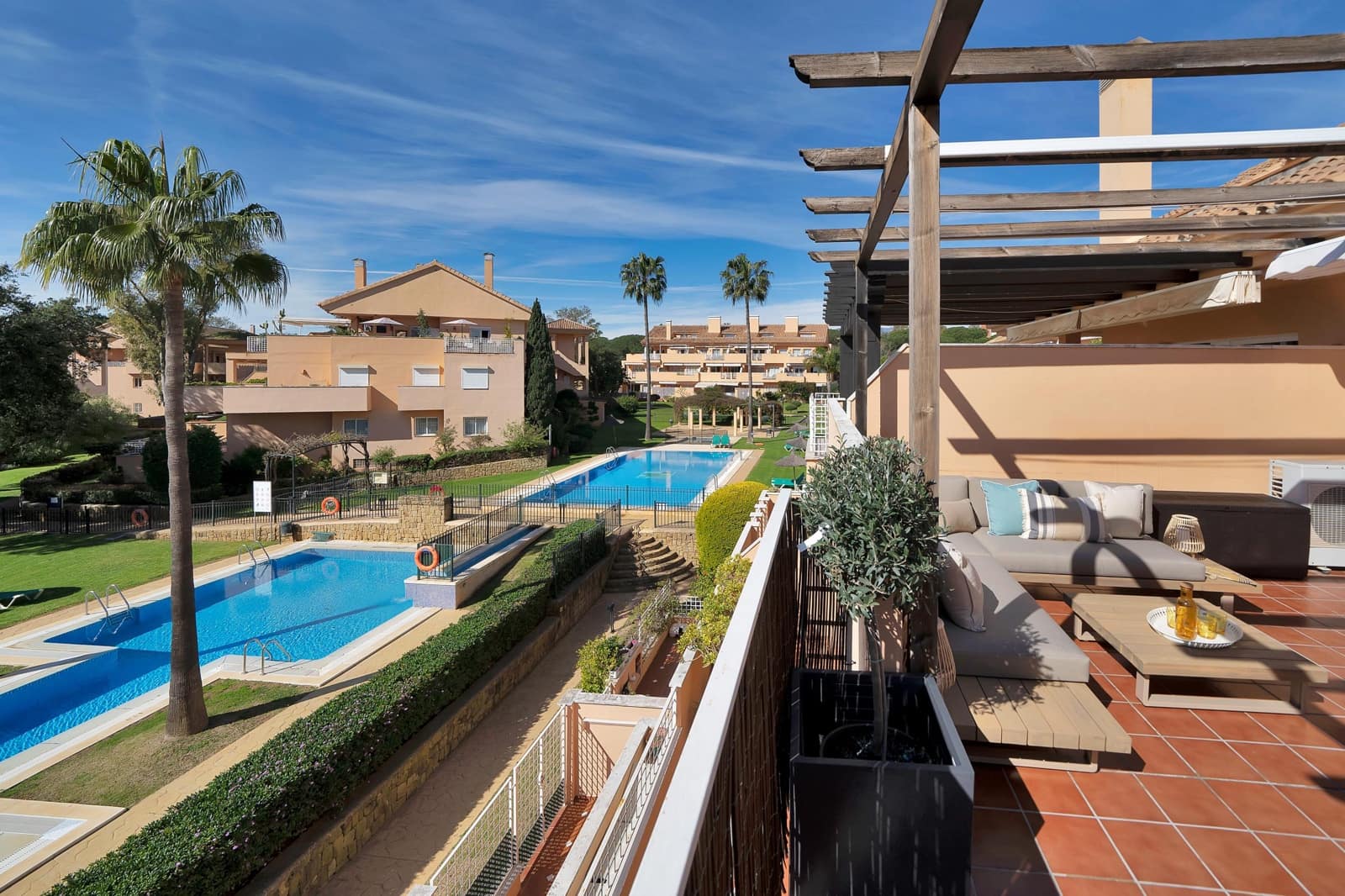 2 soveværelse Lejlighed til leje i Marbella med swimmingpool garage - € 2.300 (Ref: 9637796)