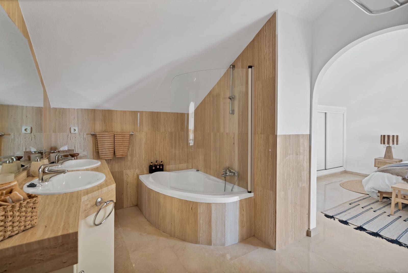 2 soveværelse Lejlighed til leje i Marbella med swimmingpool garage - € 2.300 (Ref: 9637796)