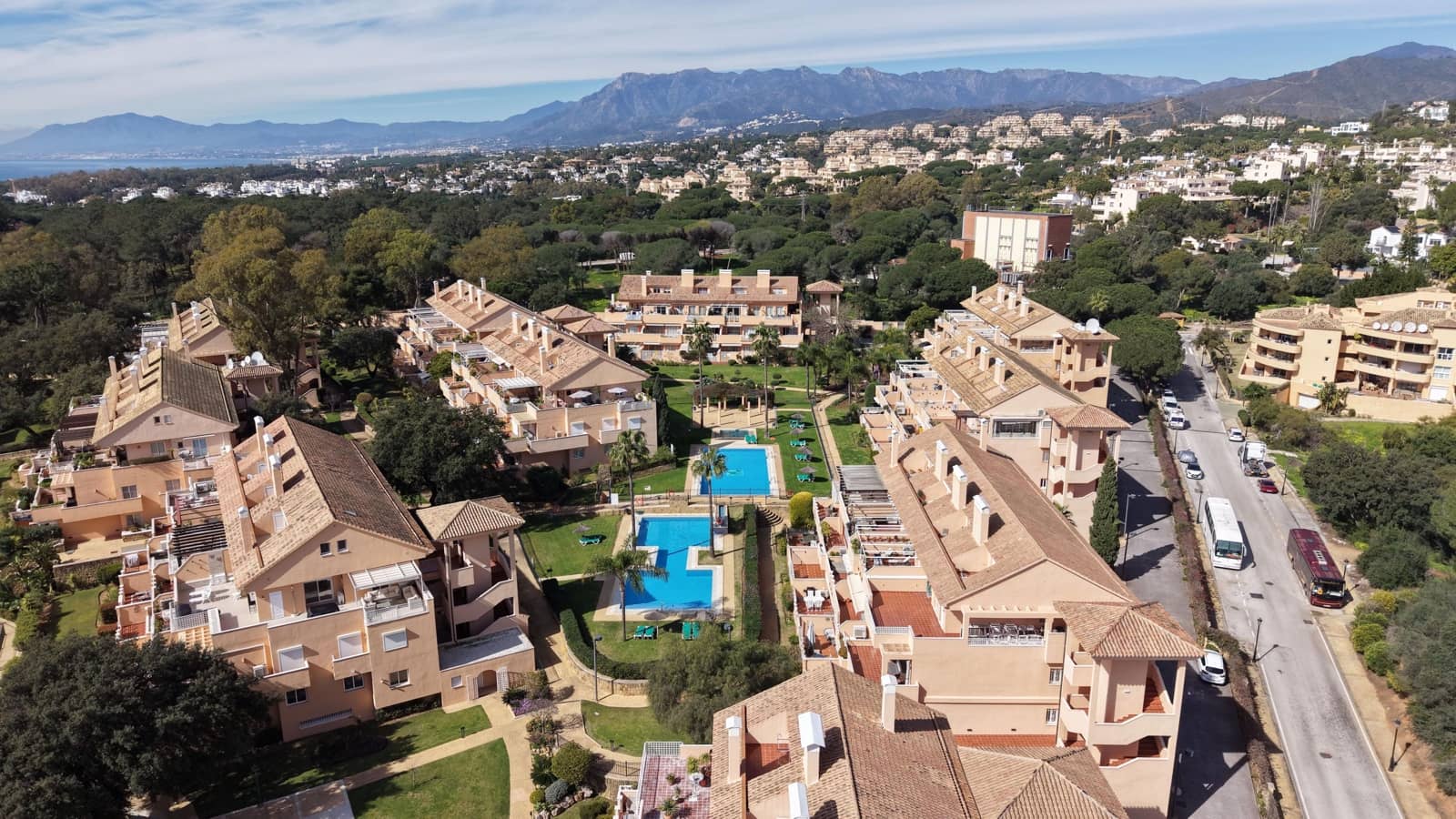 2 soveværelse Lejlighed til leje i Marbella med swimmingpool garage - € 2.300 (Ref: 9637796)
