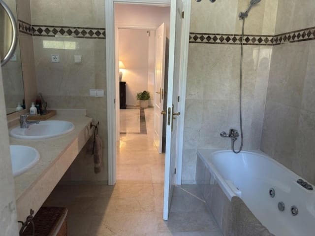 3 soverom Leilighet til leie i Río Real, Marbella med svømmebasseng garasje - € 2 500 (Ref: 9645267)