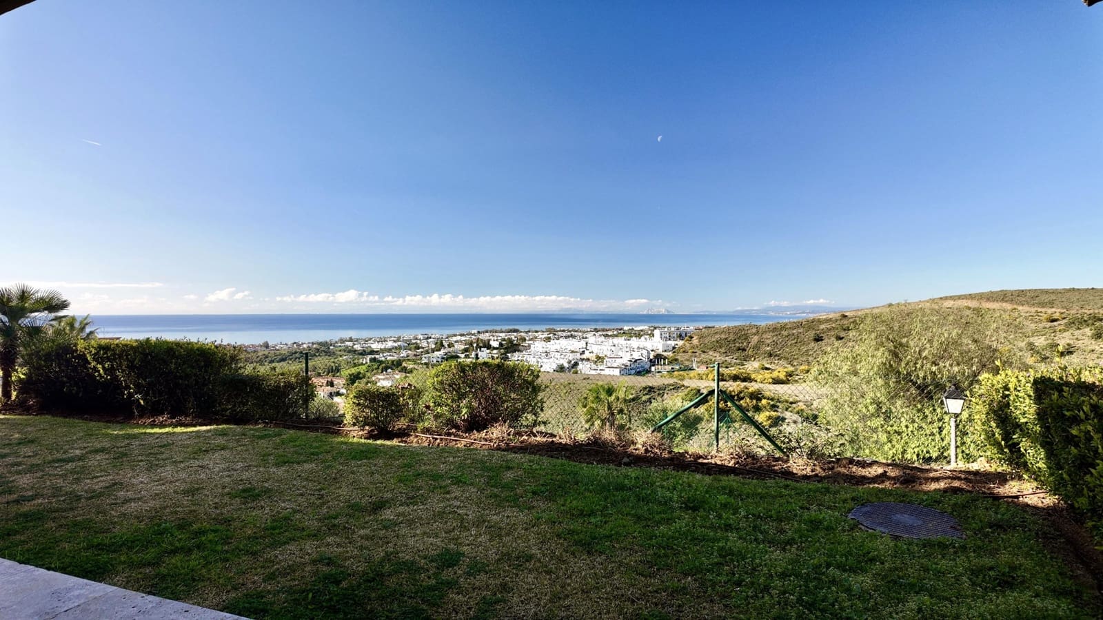 4 bedroom Apartment for sale in Benahavis with pool - € 639,000 (Ref: 9648386)