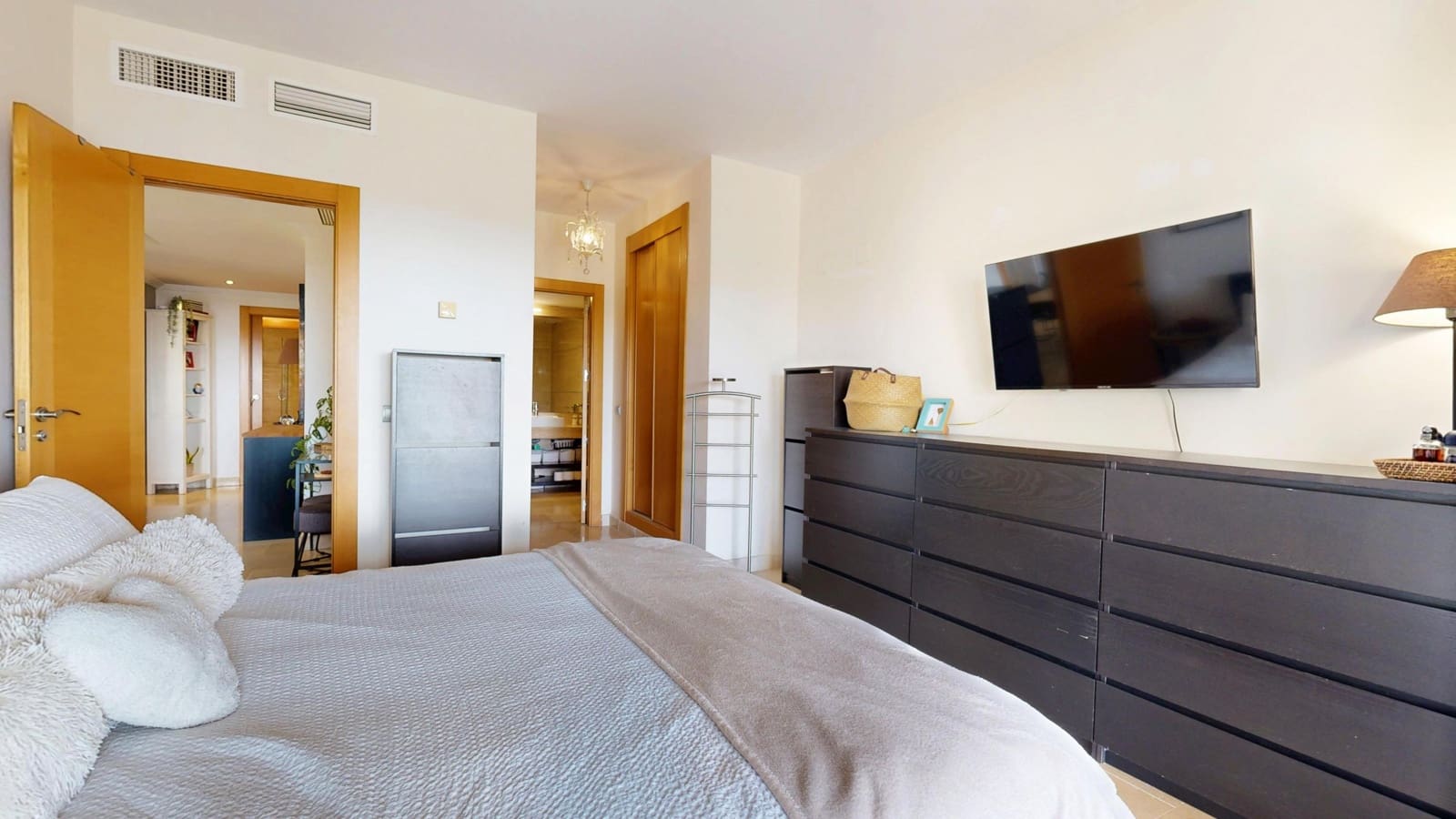 4 bedroom Apartment for sale in Benahavis with pool - € 639,000 (Ref: 9648386)