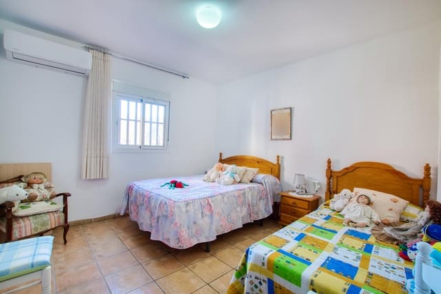 4 sypialnia Finka/Dom wiejski na sprzedaż w Alcaucín z basenem - 375 000 € (Ref: 9656286)