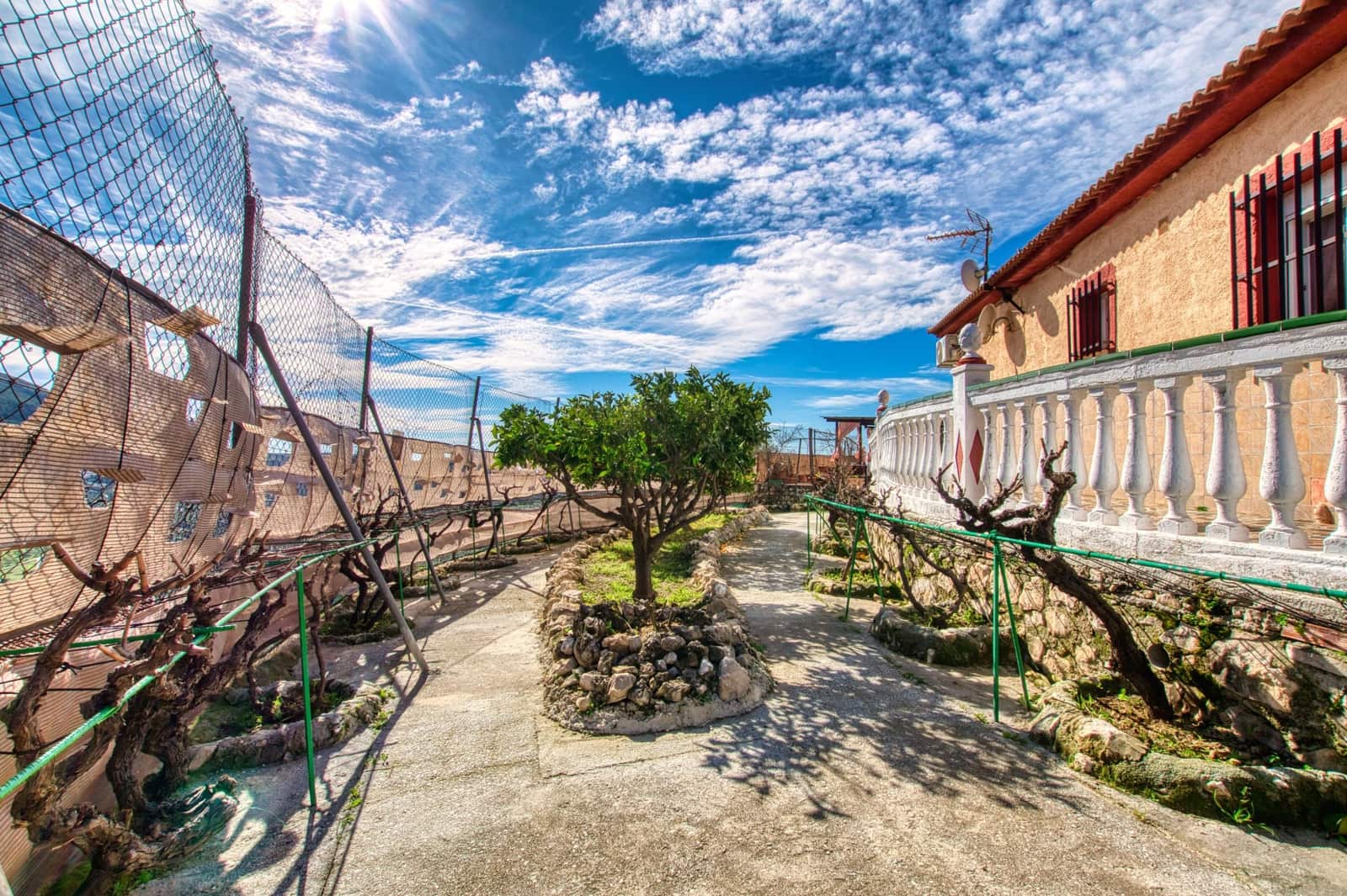 Finca/Casa Rural de 4 habitaciones en Alcaucín en venta con piscina - 375.000 € (Ref: 9656286)