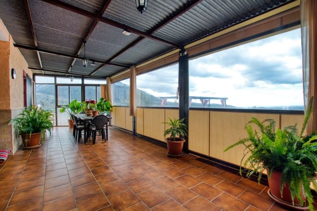 4 soveværelse Finca/Landehus til salg i Alcaucín med swimmingpool - € 375.000 (Ref: 9656286)