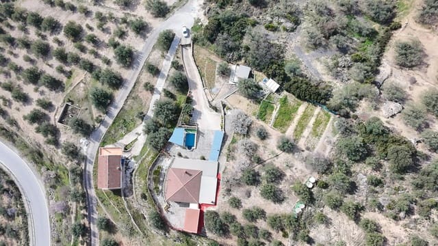 4 soveværelse Finca/Landehus til salg i Alcaucín med swimmingpool - € 375.000 (Ref: 9656286)