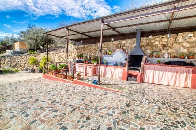 Finca/Casa Rural de 4 habitaciones en Alcaucín en venta con piscina - 375.000 € (Ref: 9656286)