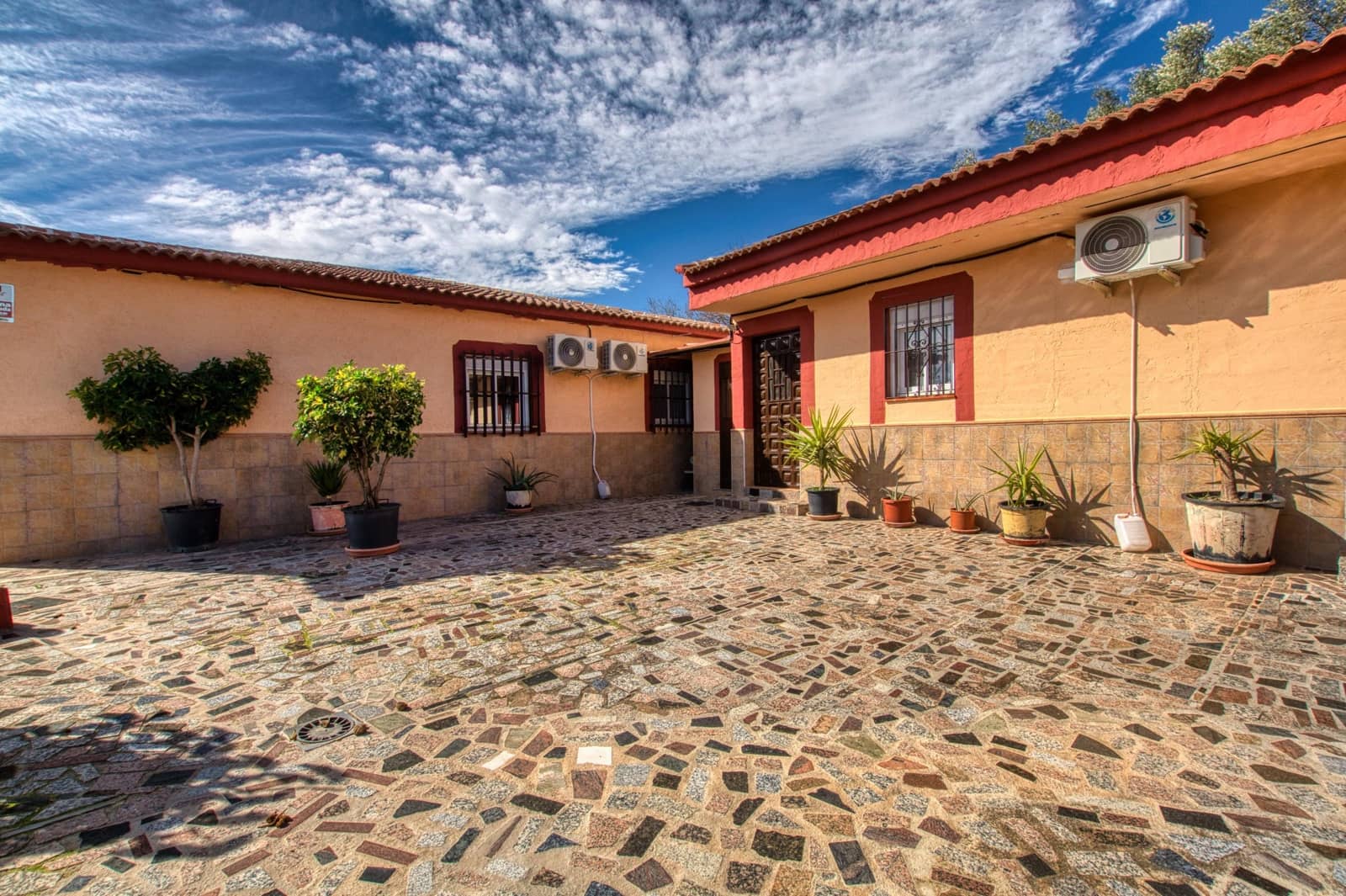 4 bedroom Finca/Country House for sale in Alcaucin with pool - € 375,000 (Ref: 9656286)