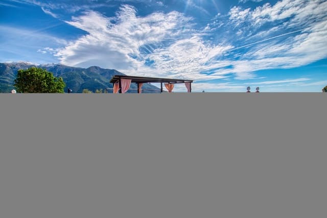 Finca/Casa Rural de 4 habitaciones en Alcaucín en venta con piscina - 355.000 € (Ref: 9656286)