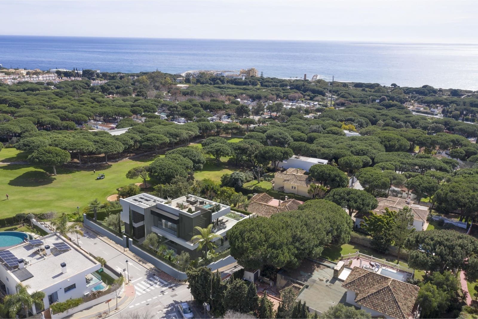 5 bedroom Villa for sale in Marbella with pool garage - € 4,275,000 (Ref: 9674476)