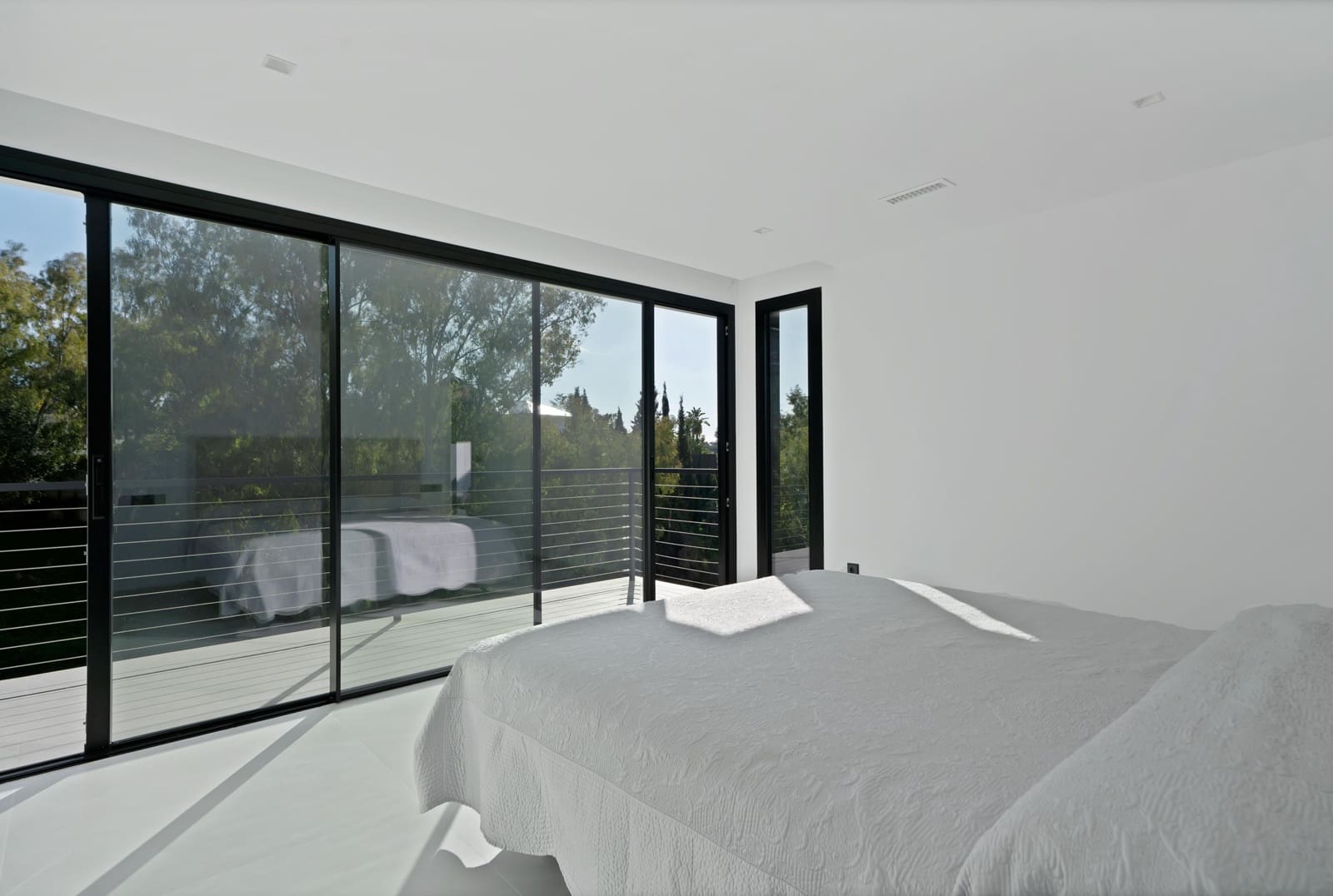 4 bedroom Villa for sale in La Quinta with pool - € 3,500,000 (Ref: 9686773)