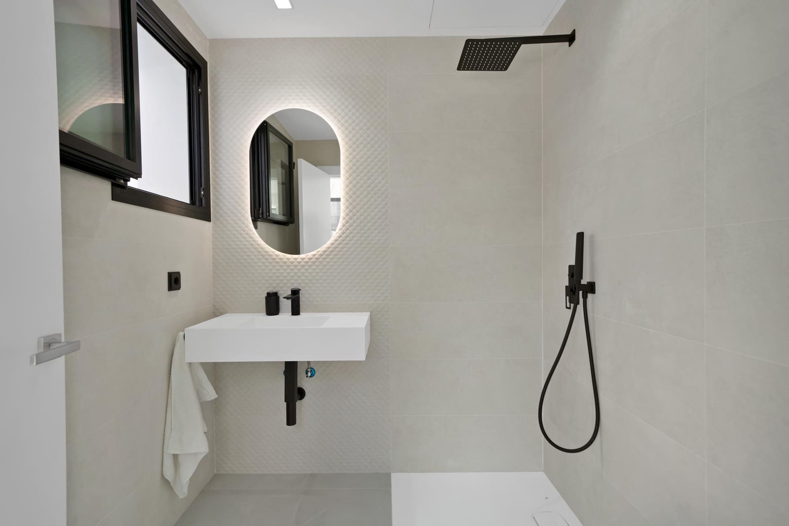 4 bedroom Villa for sale in La Quinta with pool - € 3,500,000 (Ref: 9686773)