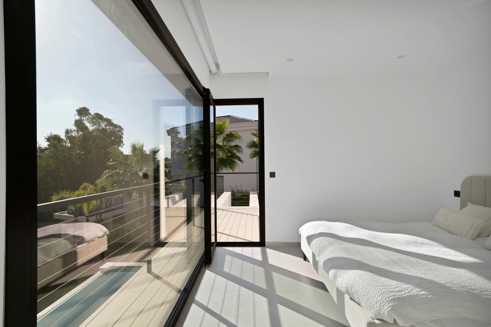 4 bedroom Villa for sale in La Quinta with pool - € 3,500,000 (Ref: 9686773)