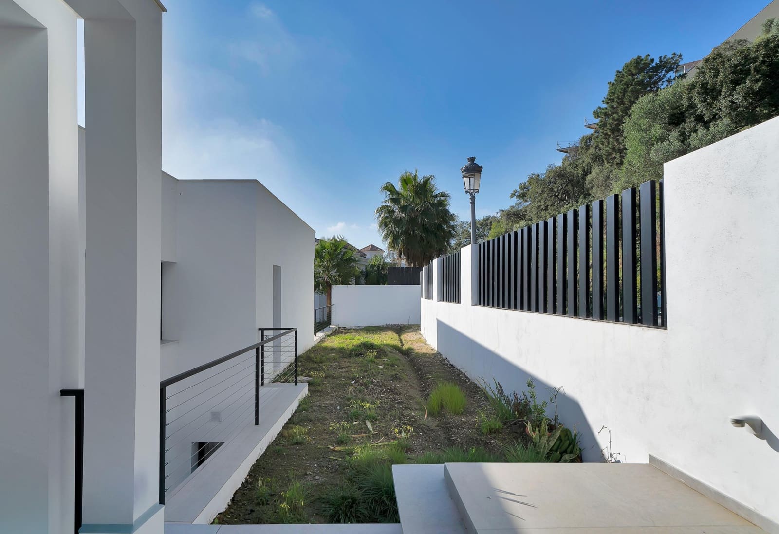 4 bedroom Villa for sale in La Quinta with pool - € 3,500,000 (Ref: 9686773)