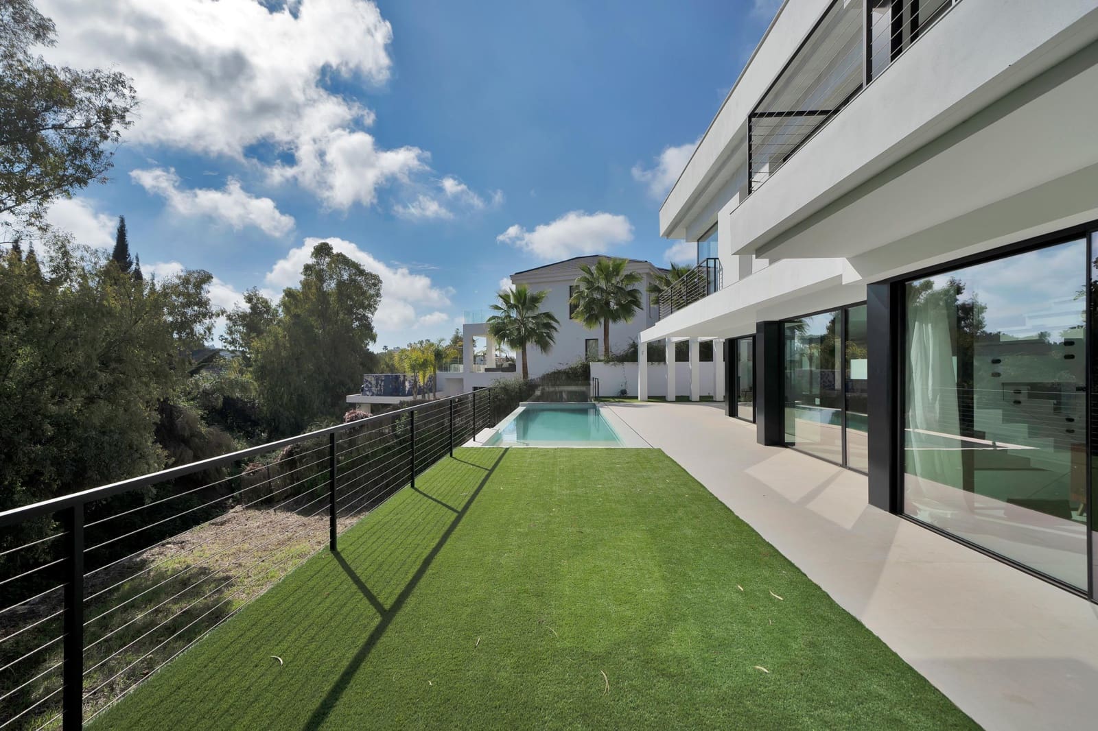 4 bedroom Villa for sale in La Quinta with pool - € 3,500,000 (Ref: 9686773)